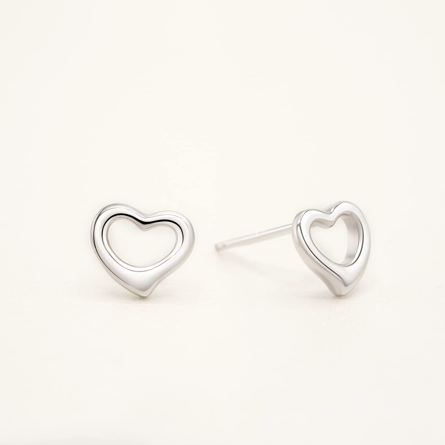 Lavishe 925 Sterling Silver Plain Hollow Heart Stud Earrings Hypoallergenic for Women
