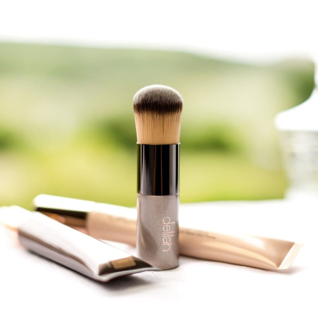 delilah - Foundation Kabuki Complexion Brush - Synthetic Fibre Liquid Blending And Buffing Makeup Tool - Wooden HAndle - For all Skin Type - Cruelty Free - 1 Pc