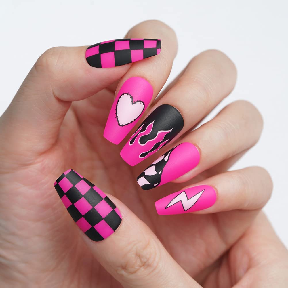 20 checkerboard nails to stay on-trend - Scratch Magazine