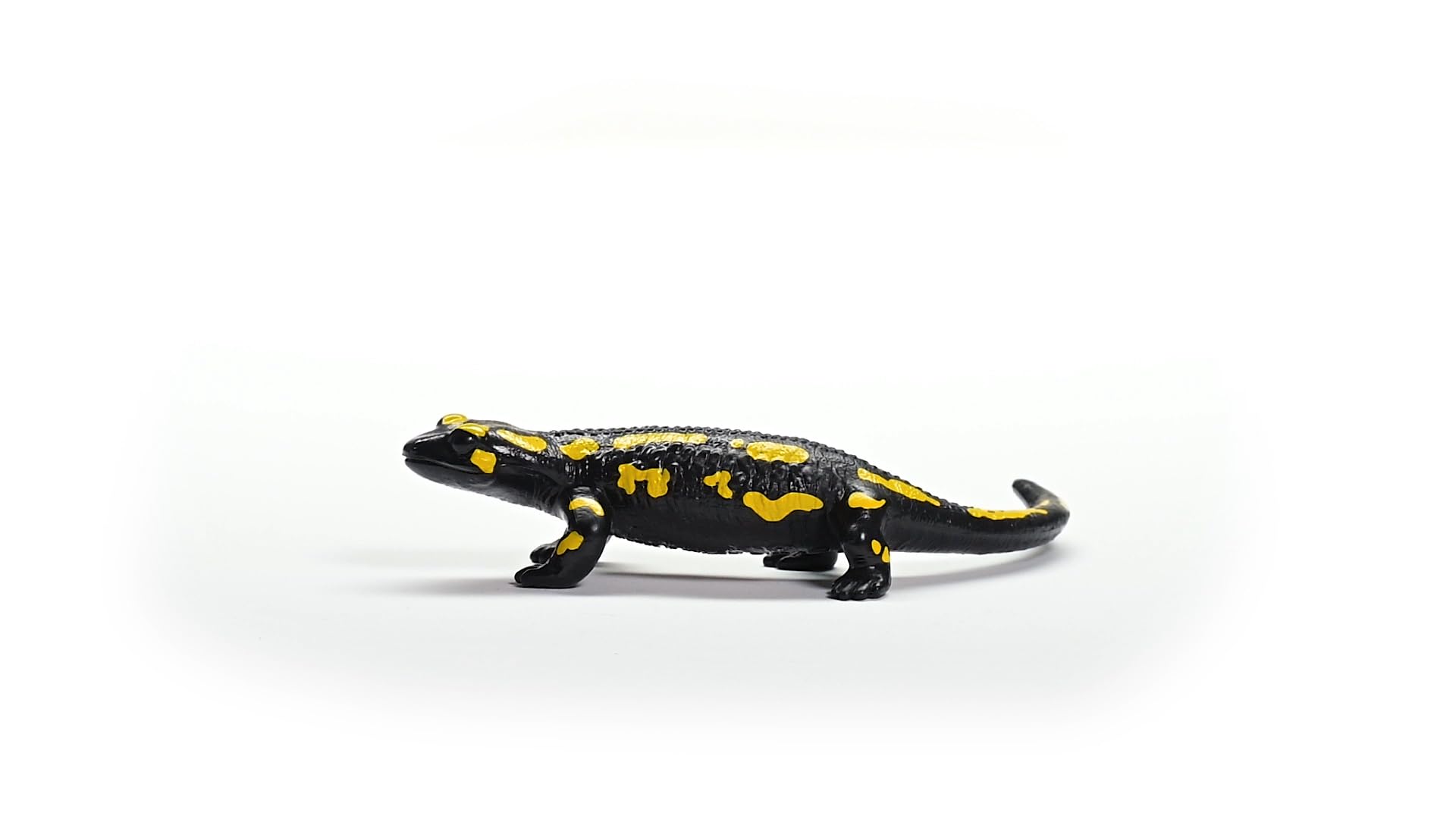 Schleich Wild Life New 2024 Wild Animal Toy Fire Salamander Lizard Figurine