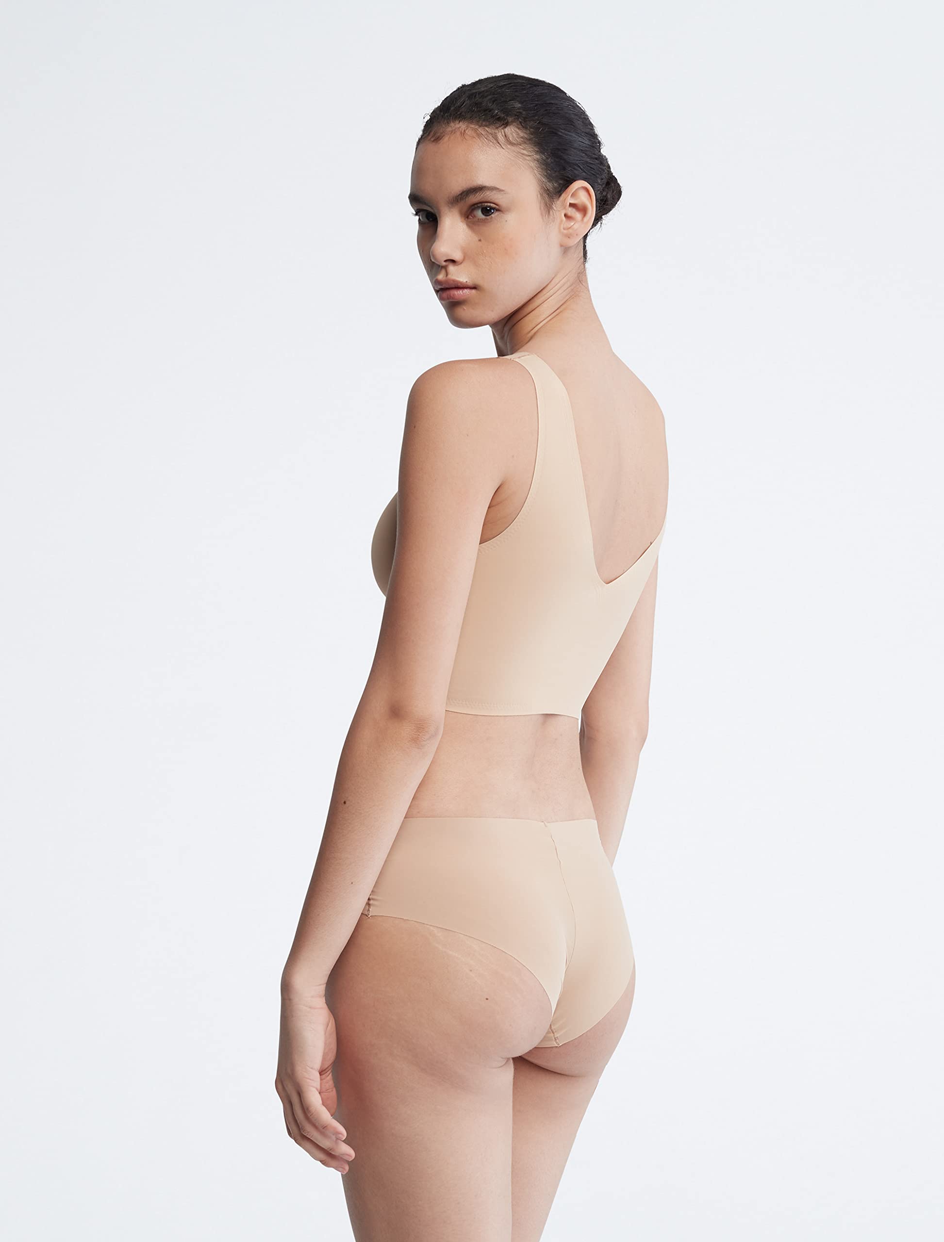 Calvin Klein Women's Invisibles Comfort Seamless Lightly Lined V Neck Bralette Bra