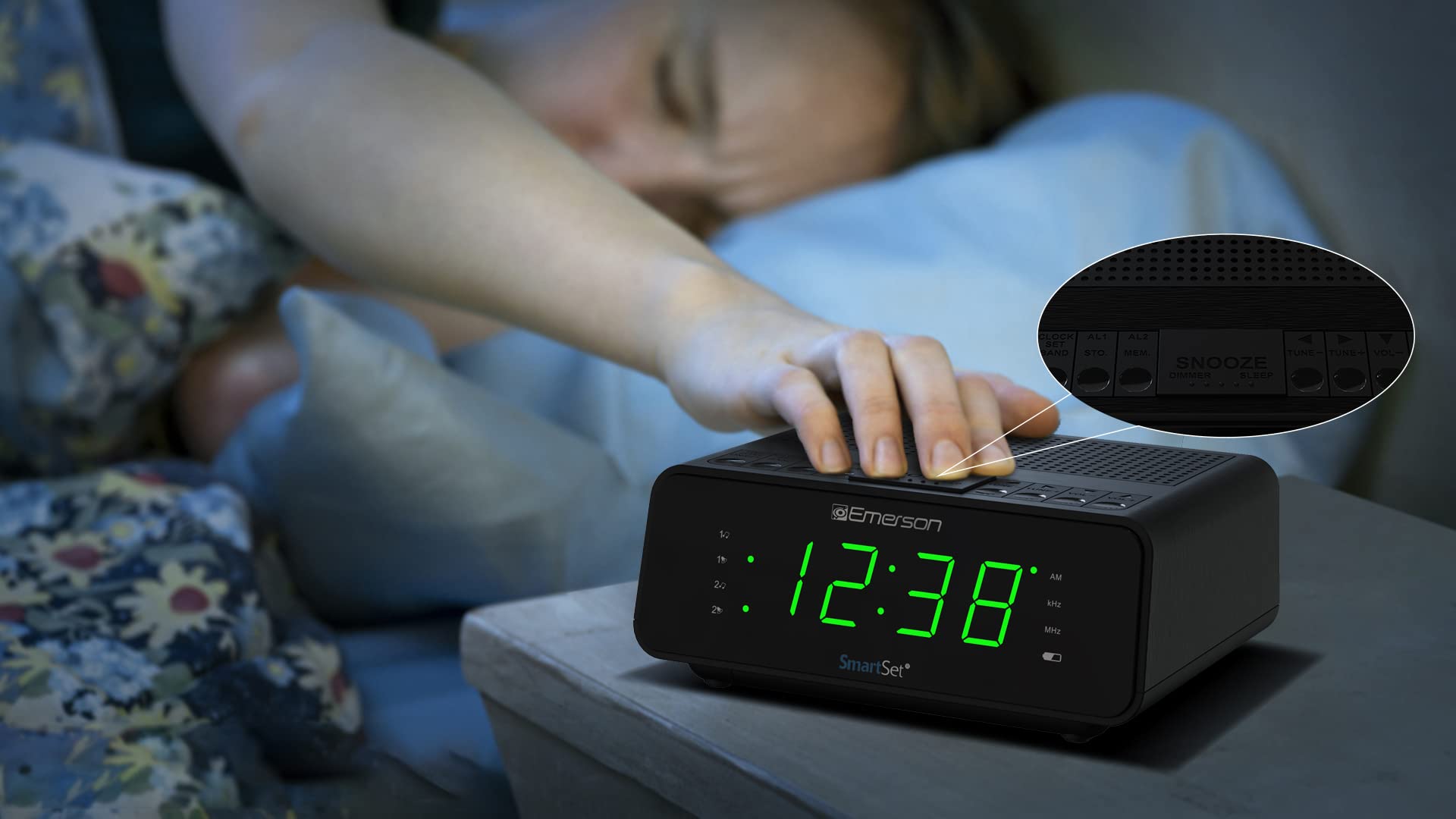 Emerson SmartSet Dual Alarm Clock Radio with AM/FM Radio, Dimmer, Sleep Timer and .9