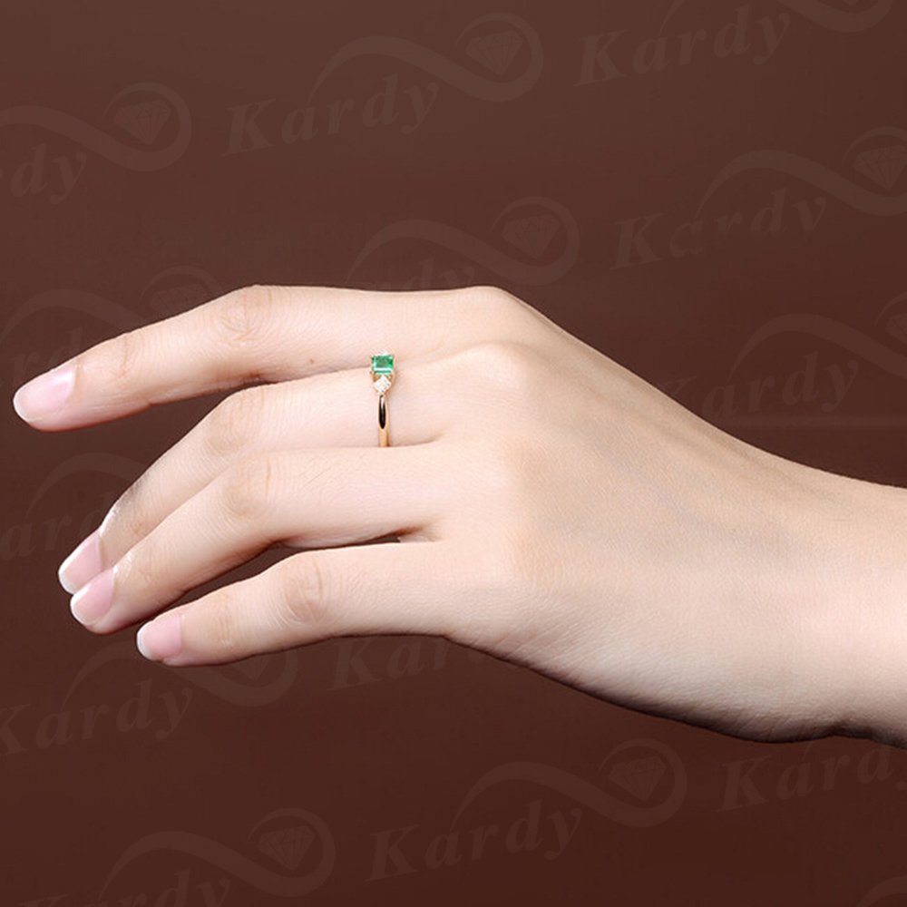 Amazing Fashion Genuine Emerald Gemstone in Solid 14K Yellow Gold Diamond Promise Engagement Wedding Ring for Women