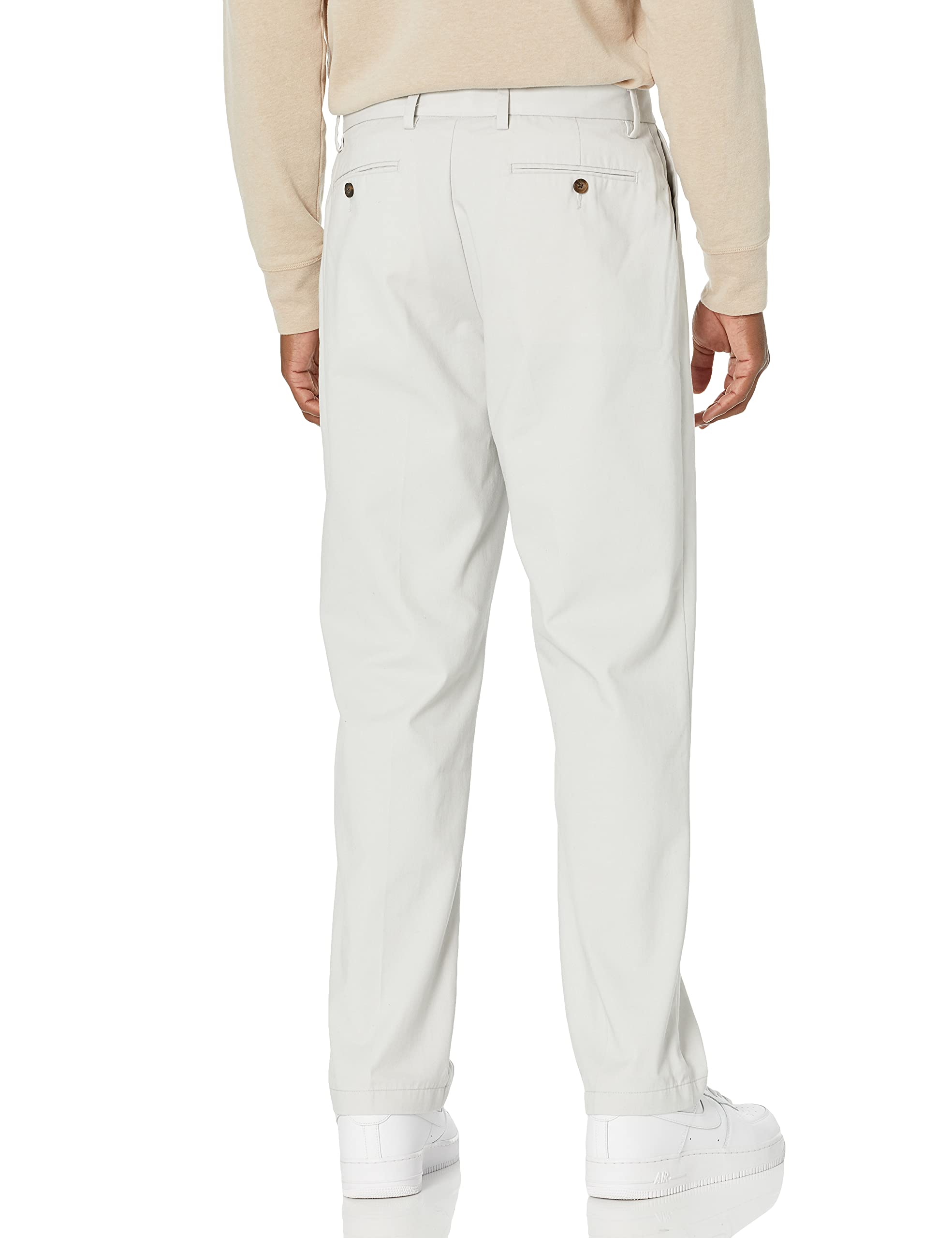 Amazon Essentials Men's Classic-Fit Wrinkle-Resistant Flat-Front Chino Pant