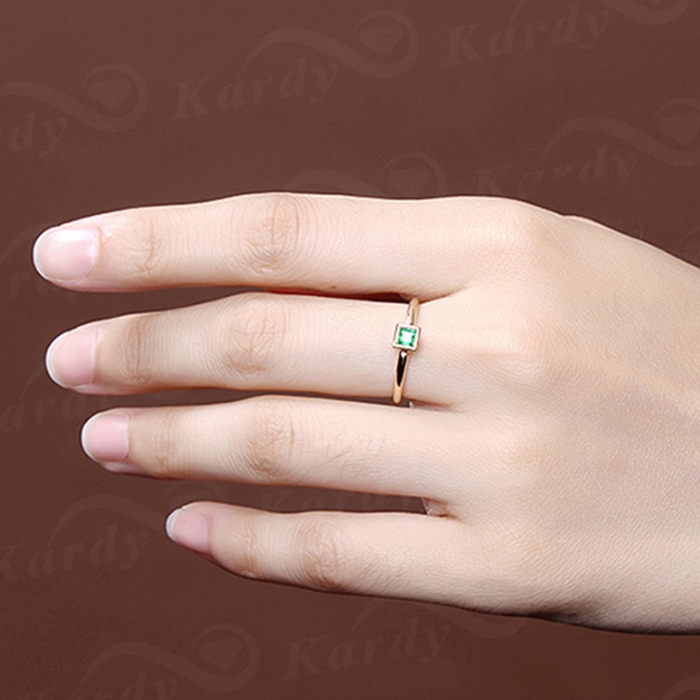 Amazing Fashion Genuine Emerald Gemstone in Solid 14K Yellow Gold Diamond Promise Engagement Wedding Ring for Women
