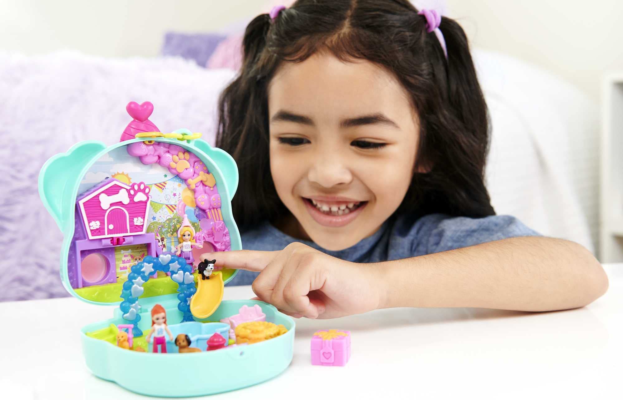 Polly Pocket Compact Playset, Doggy Birthday Bash with 2 Micro Dolls & Accessories, Travel Toys with Surprise Reveals