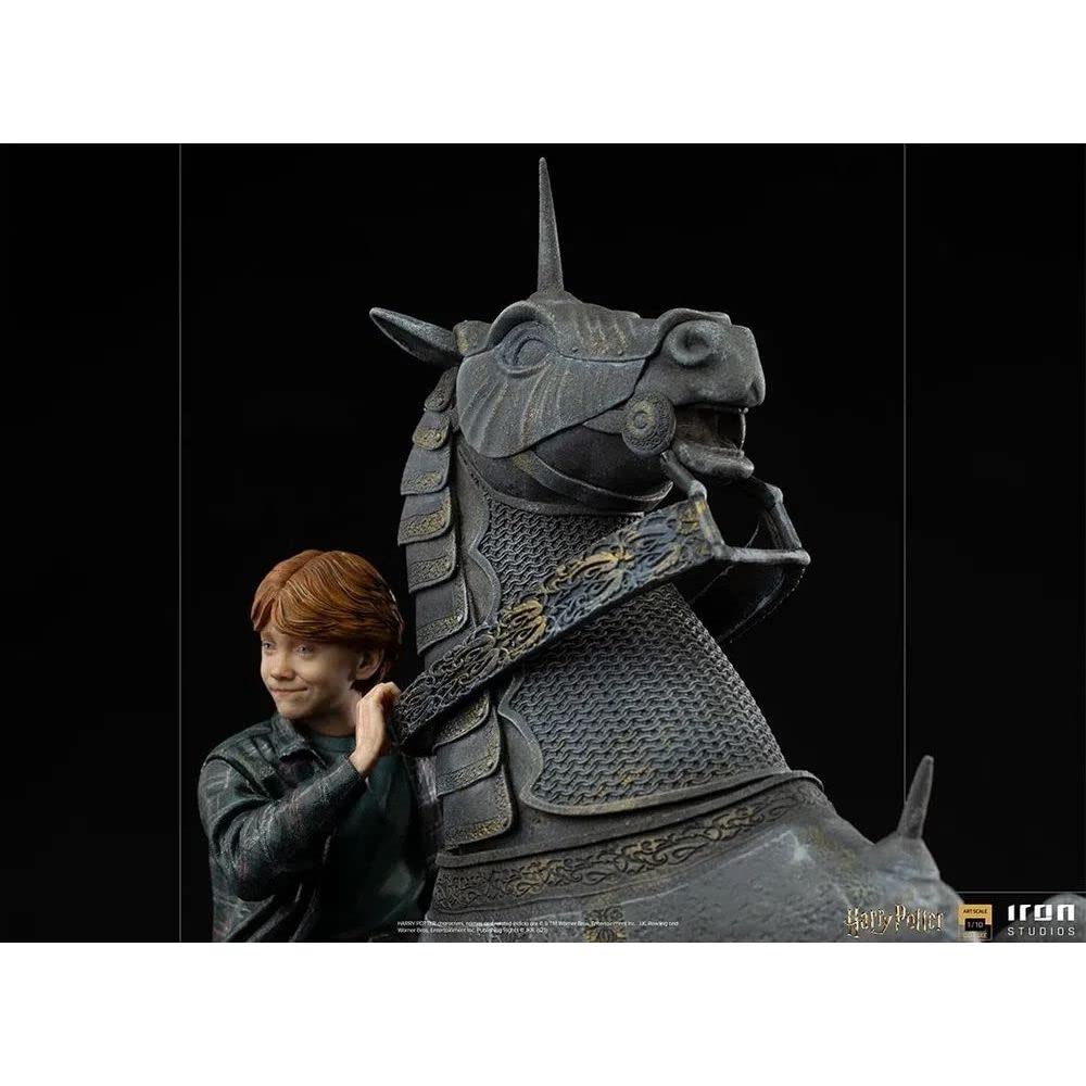 Iron Studios - Harry Potter - Ron Weasley at The Wizard Chess Deluxe Art Scale 1/10