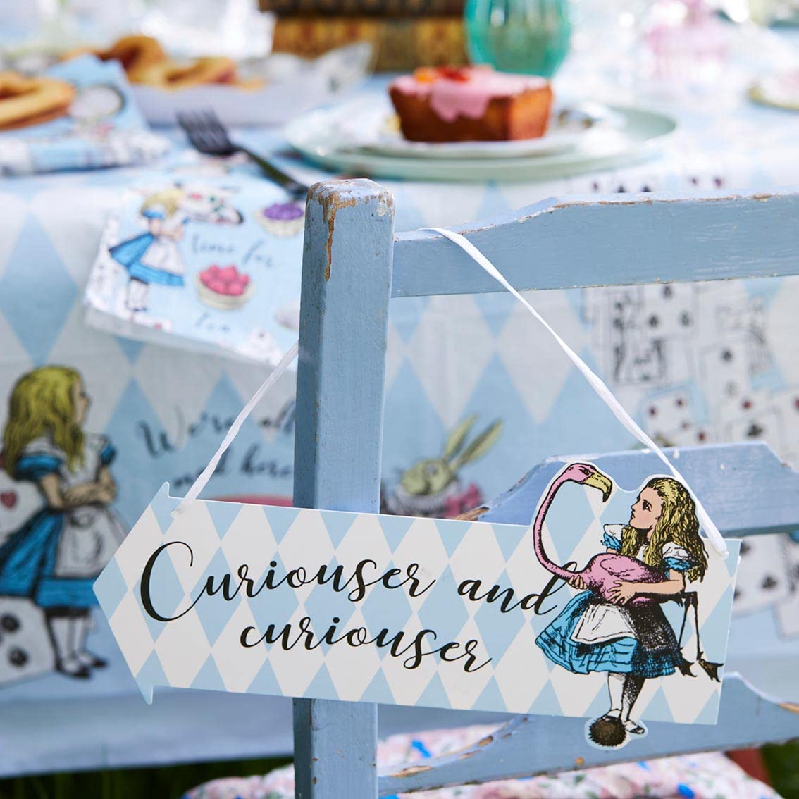 Talking Tables Pack of 12 Alice in Wonderland Party Decorations | Arrow Signs for Mad Hatters Tea Party with Quotes and Characters from Book