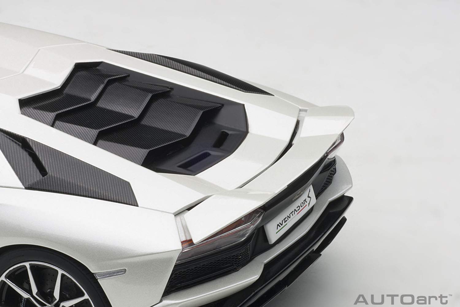 Mua AUTOart 1/18 Lamborghini Aventador S, Pearl White, Finished Product  trên Amazon Nhật chính hãng 2023 | Giaonhan247