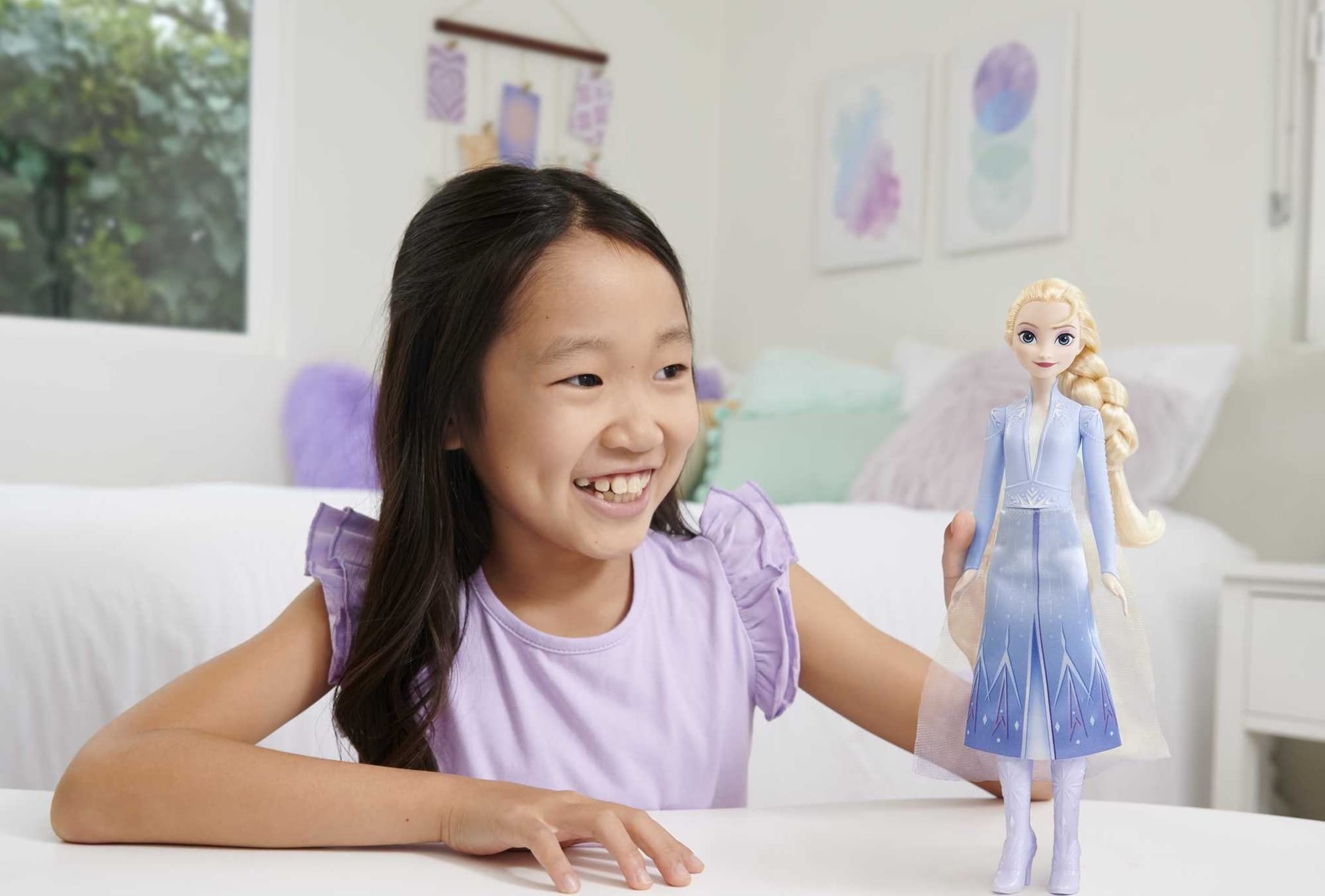 Disney Frozen by Mattel Elsa Fashion Doll & Accessory, Signature Look, Toy Inspired by the Movie Disney Frozen by Mattel 2