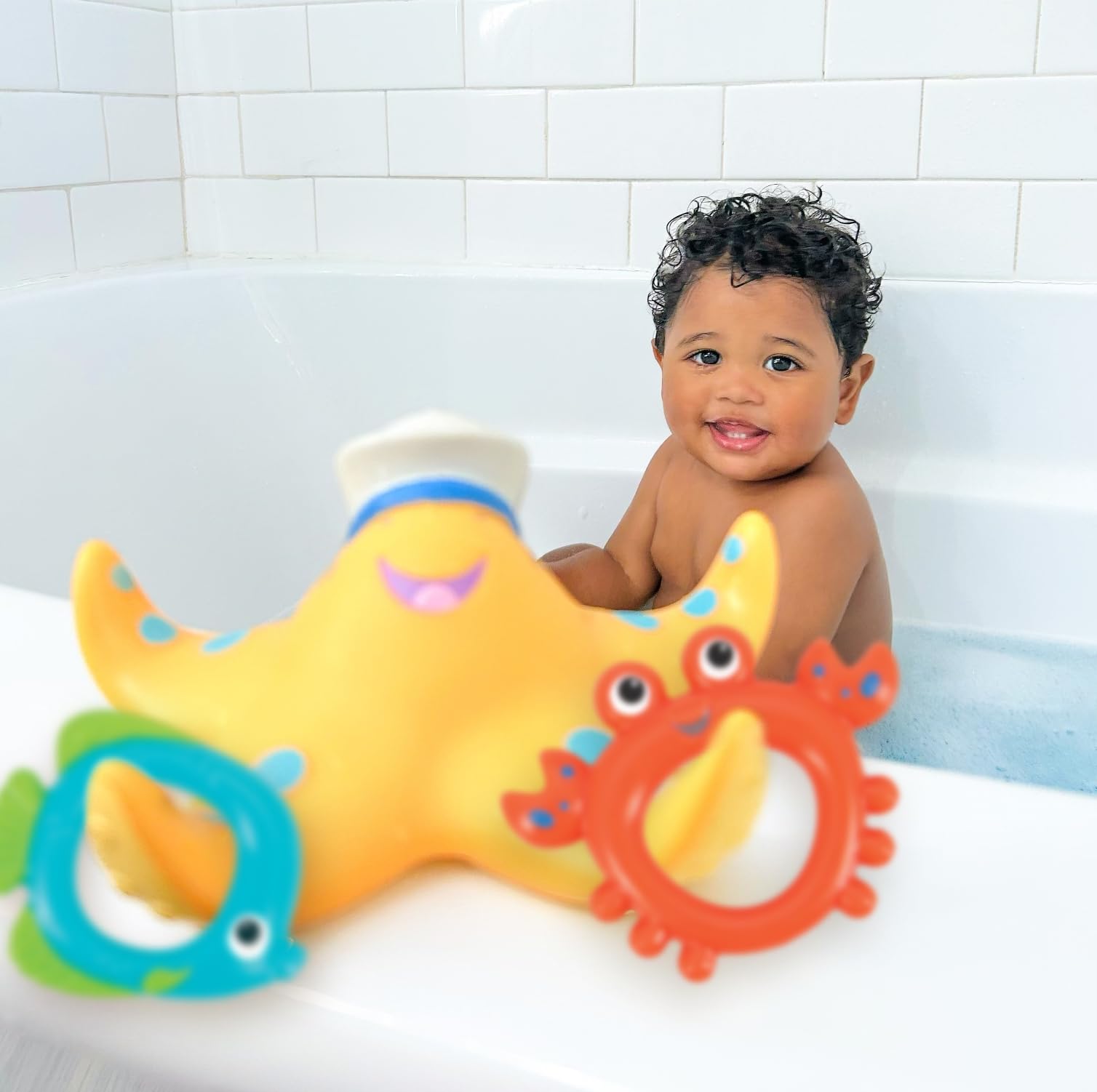 Nuby Starfish Ring Toss Bath Toy, Includes 3 Toss Rings (Crabfish, Tropical Fish and Seahorse)