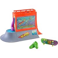 Hot Wheels Skate Aquarium Skatepark Playset with Tony Hawk Fingerboard and Pair of Removable Skate Shoes