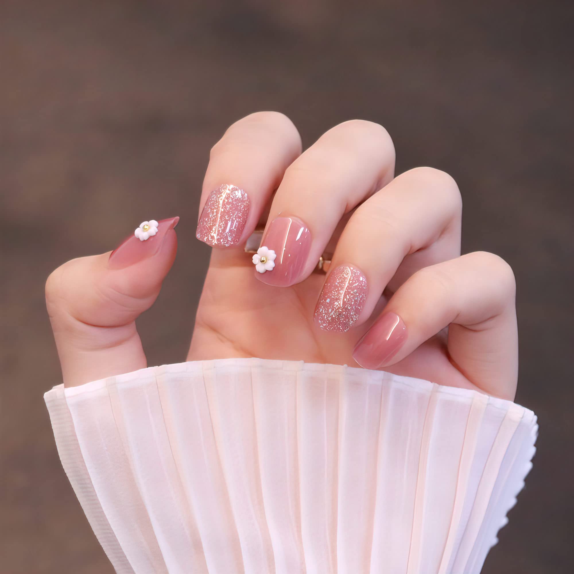 Sáng tạo và nổi bật với những kiểu móng tay 3D cực kỳ độc đáo và đẹp mắt. Điểm nhấn cho bộ móng tay của bạn bằng cách sử dụng các loại 3D nails đầy sáng tạo và tinh tế. Hãy thử ngay tại đây để có một bộ móng tay độc đáo và đẳng cấp.