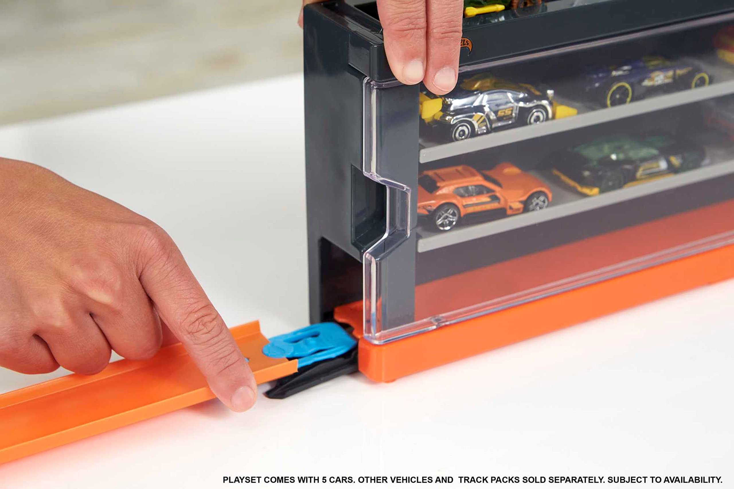 Hot Wheels Race Case with 8 Toy Cars, Interactive Display & Storage for 12 1:64 Scale Vehicles, Connects to Track