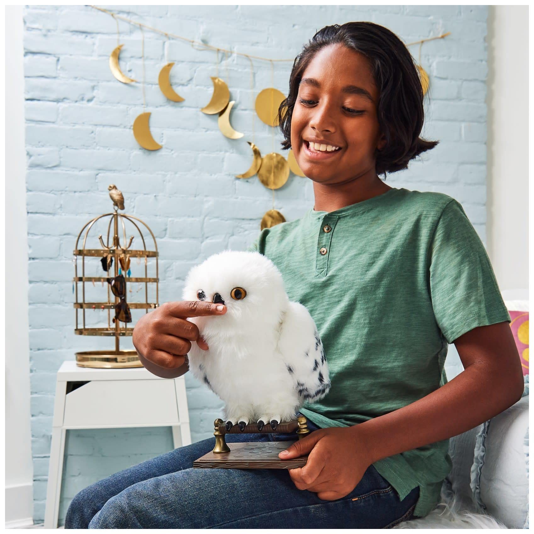 Wizarding World Harry Potter, Enchanting Hedwig Interactive Owl With Over 15 Sounds and Movements and Hogwarts Envelope, Kids Toys For Ages 5 and Up