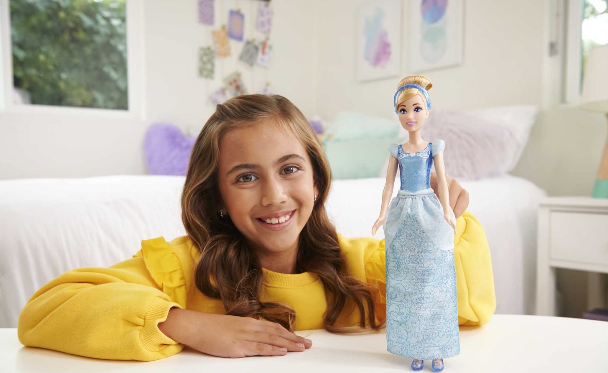 Mattel Disney Princess Cinderella Fashion Doll, Sparkling Look with Blonde Hair, Blue Eyes & Hair Accessory