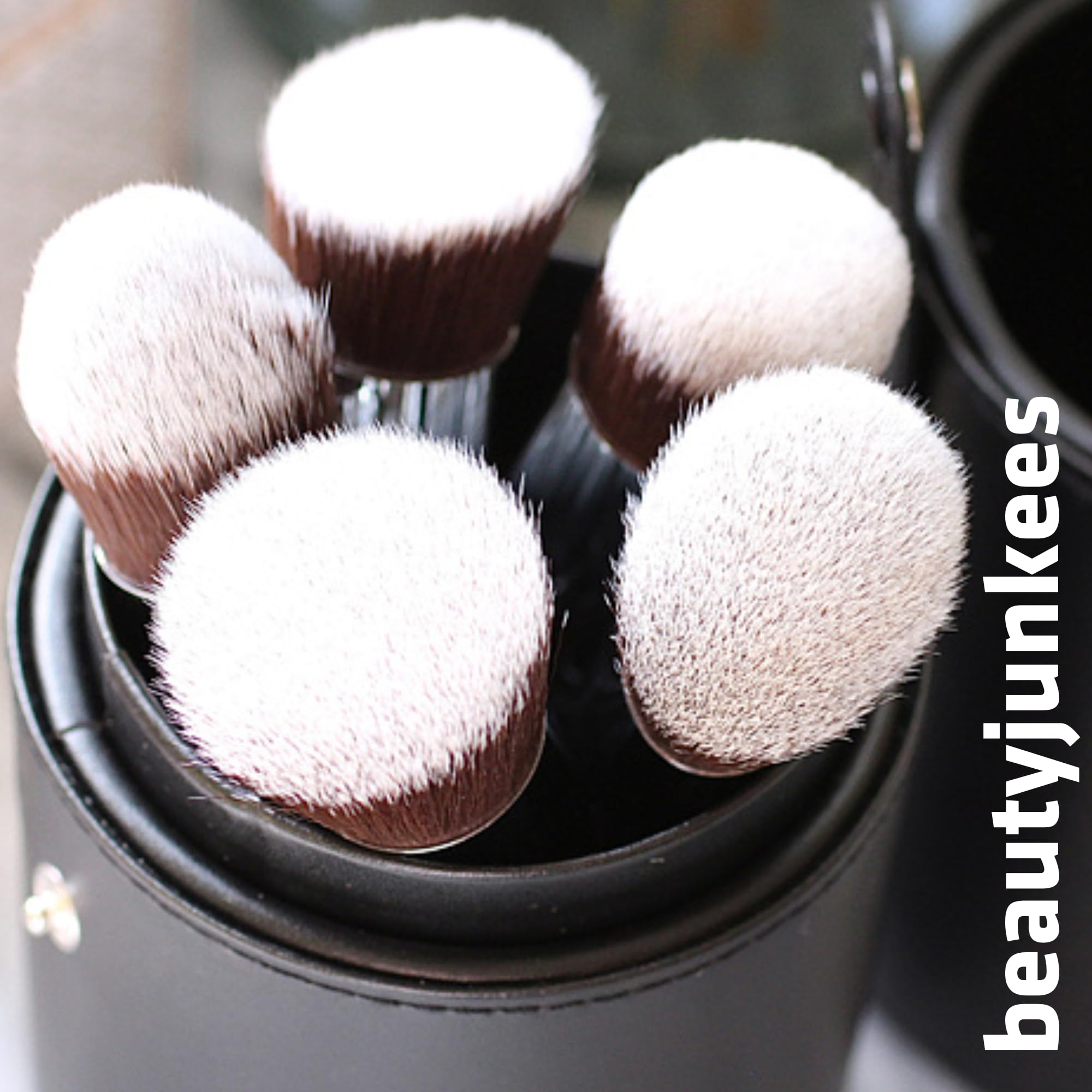 Mineral Powder Foundation Brush for Face – Round Kabuki Brush for Blending, Buffing, Blurring, Setting, Finishing with Loose, Pressed Powders, Liquid, Cream, Bronzer, Blush Makeup, Full Coverage