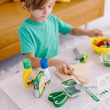 Melissa & Doug Slice and Toss Salad Play Set – 52 Wooden and Felt Pieces , Green - Pretend Food, Kitchen Accessories For Kids Ages 3+