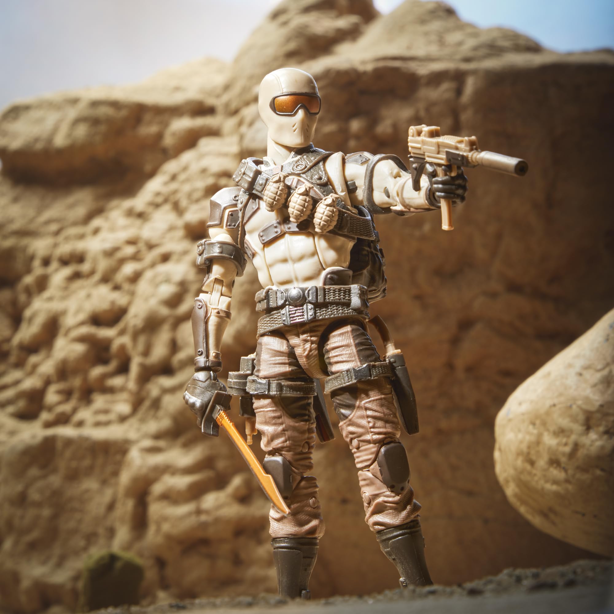 G.I. Joe Classified Series Desert Commando Snake Eyes, Collectible G.I. Joe Action Figures, 92, 6-Inch Action Figures for Boys & Girls, with 9 Accessories
