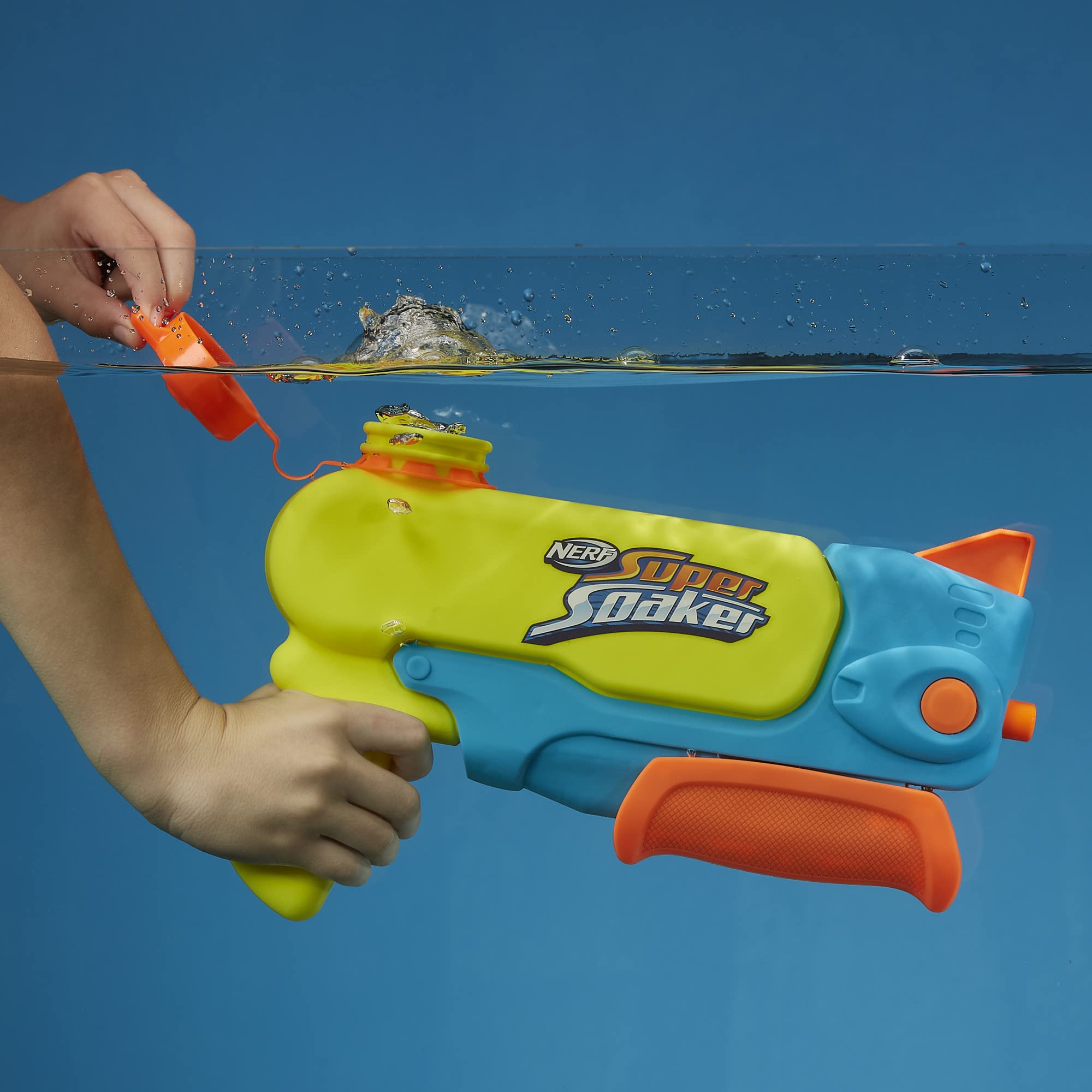 SUPERSOAKER Nerf Wave Spray Water Blaster, Wild Wave Soakage, Nozzle Moves to Create Wavy Stream, Outdoor Games and Water Toys