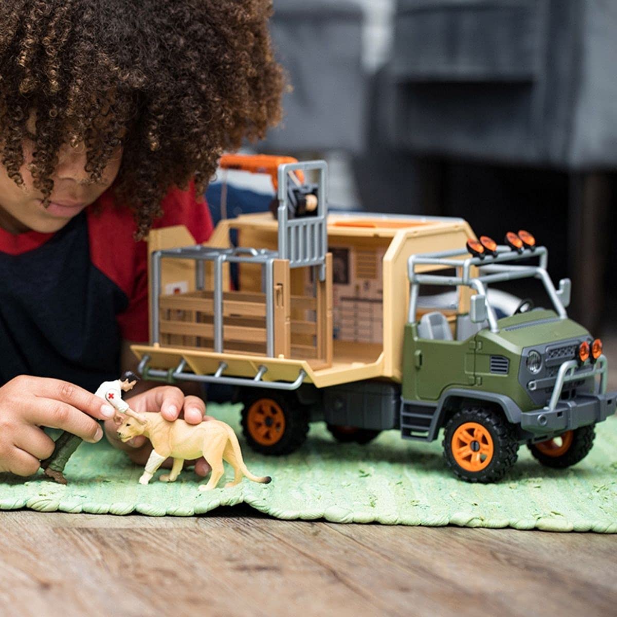 Schleich Wild Life 10-Piece Animal Rescue Toy Truck with Ranger and Animals Playset for Kids Ages 3-8