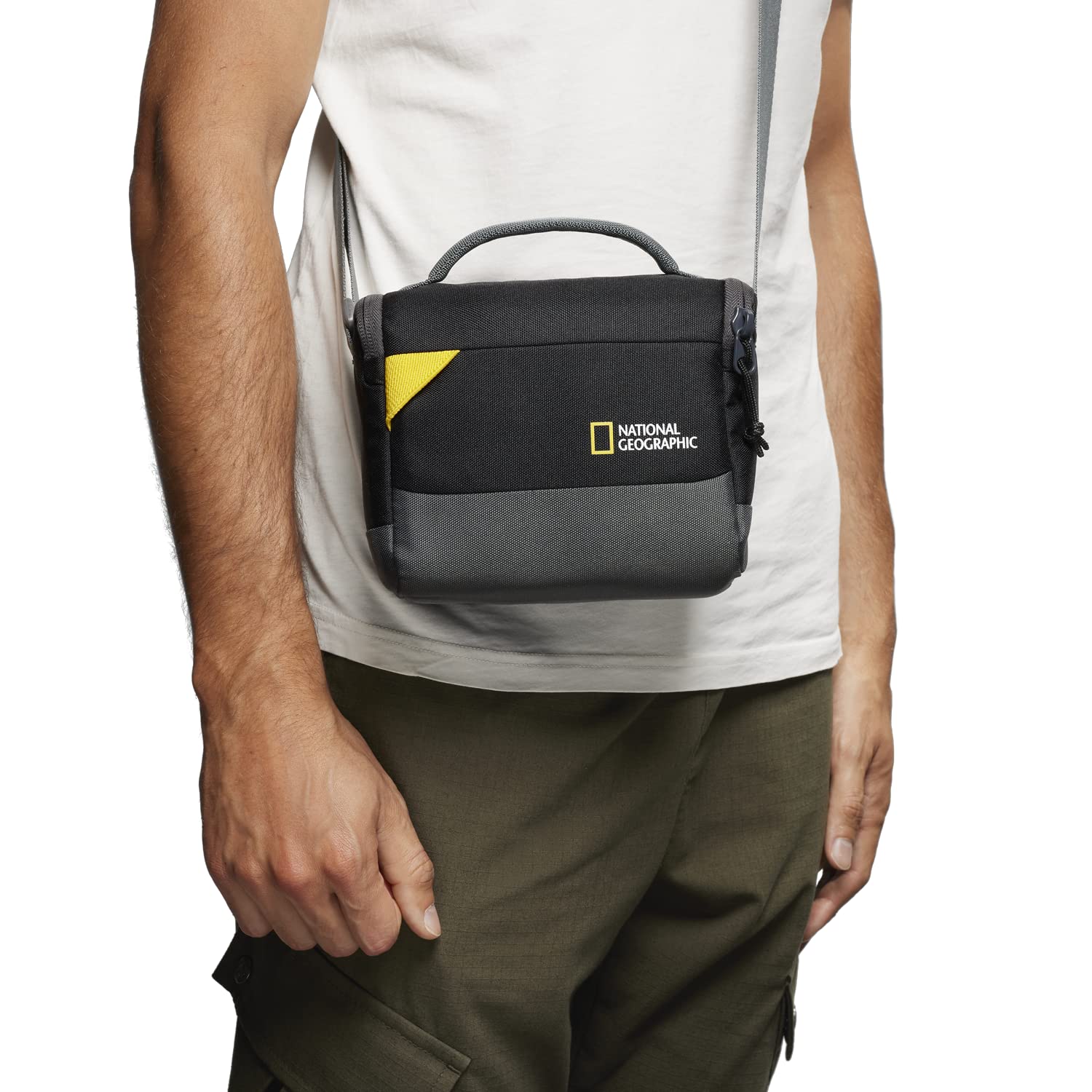 National Geographic Shoulder Bag Small, Camera Bag for DSLR and Mirrorless with Lens, and Accessories, Batteries, Cables, Adjustable Strap, Ultra-Lightweight, NG E1 2360, Black [Amazon Exclusive]