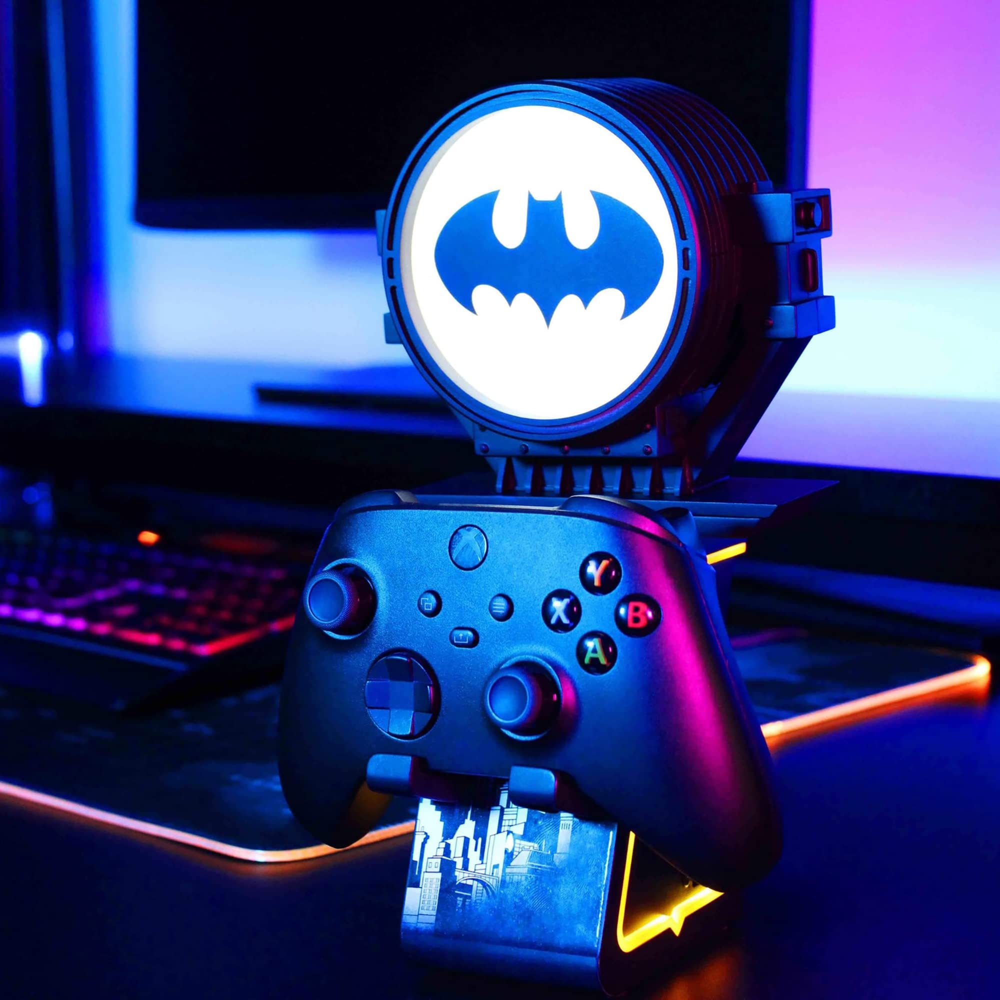 Cable Guys LED Ikons: DC Comics Batman Bat Signal - Charging Phone & Controller Holder - Light Up Gaming Controller / Mobile Phone / Device Charging Holder, Includes 4' Charging Cable (CGIKDC400483)