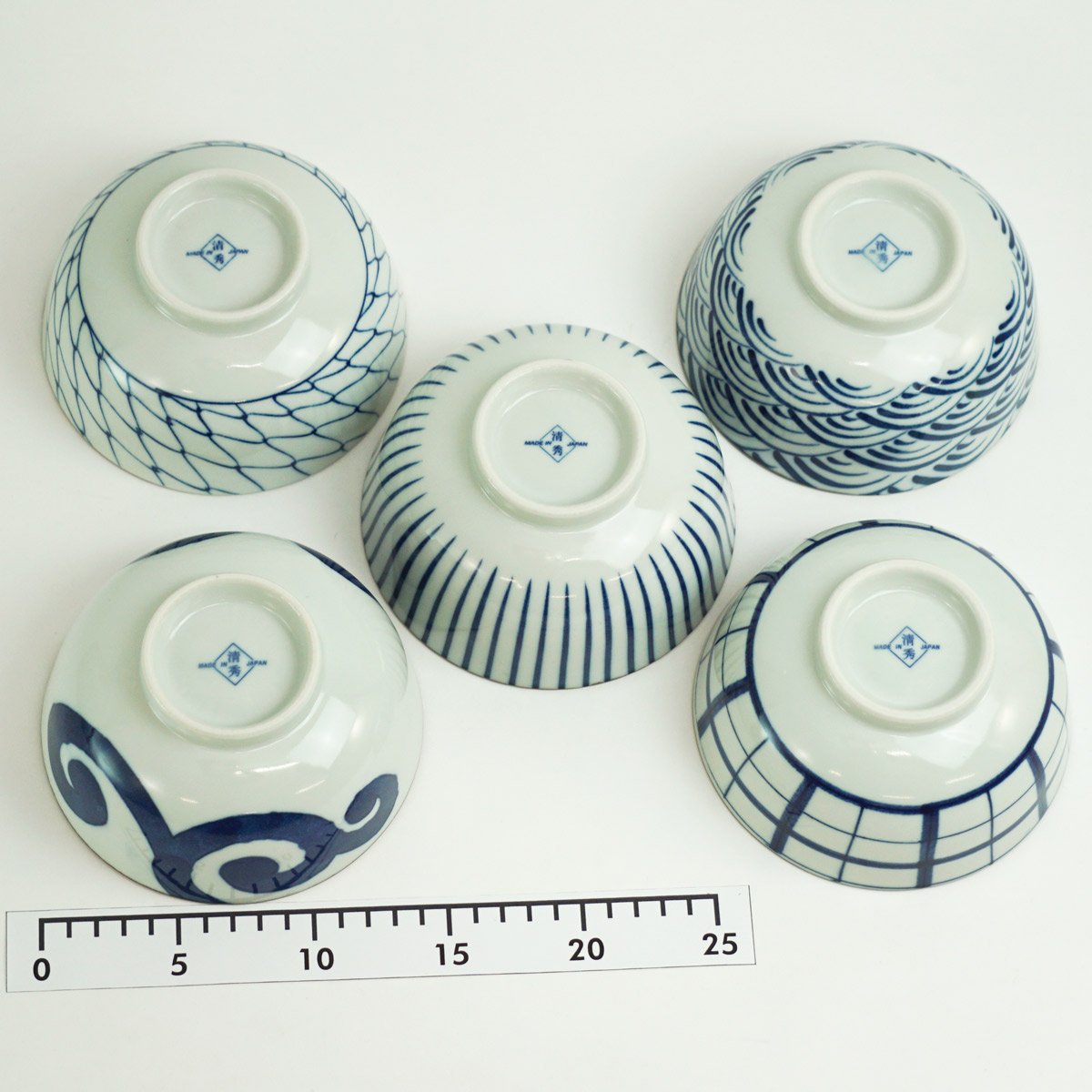 Saikai Pottery Seihide Kiln Sometsuke Picture Change Rice Bowl Japanese Style Bowl, 5.5 inches (14 cm) Diameter, 5 Patterns, Dinnerware Set (Gift Box), Wedding Gift, Japanese Pattern, Dishware,