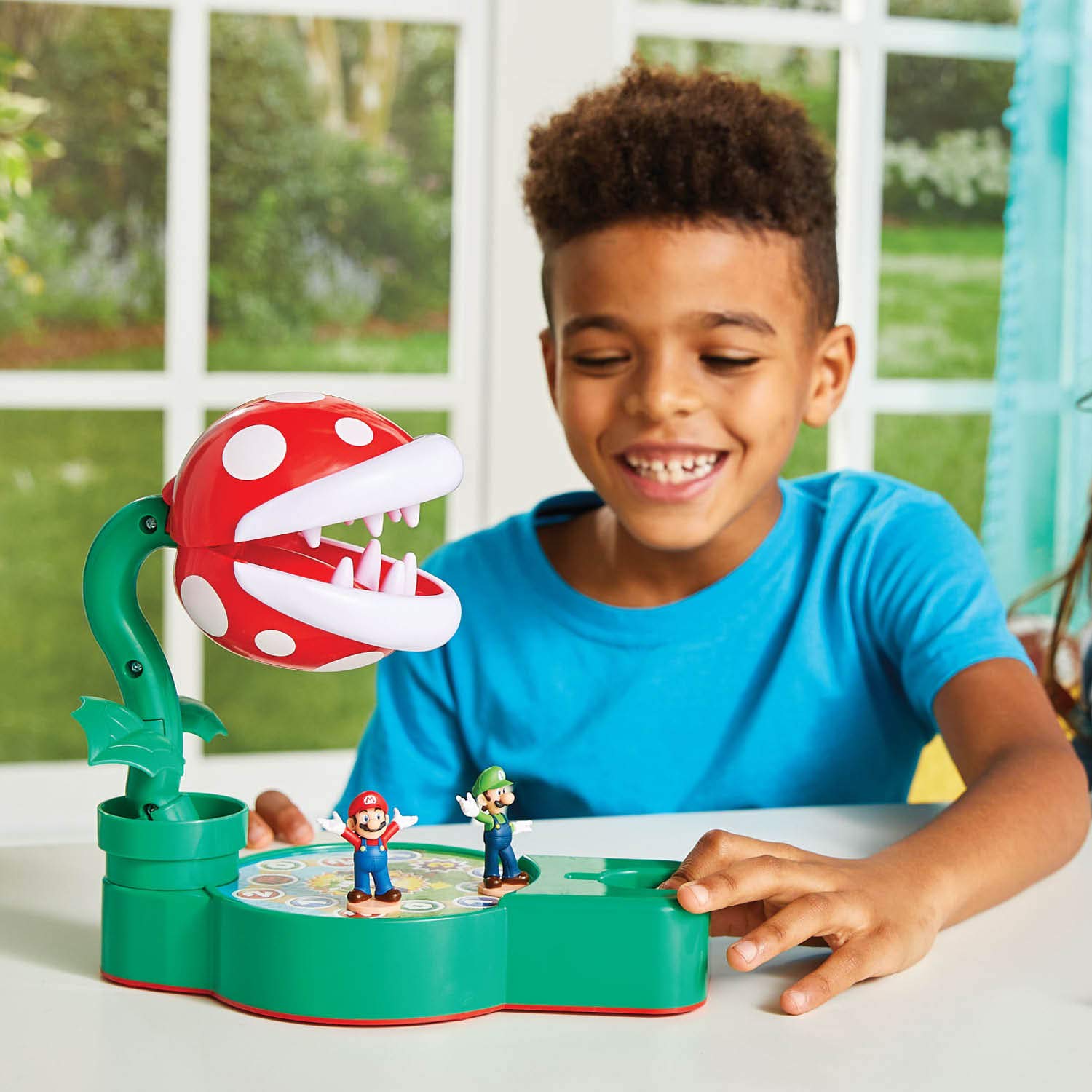 Epoch Games Super Mario Piranha Plant Escape!, Tabletop Action Game for Ages 4+ with 2 Collectible Super Mario Action Figures