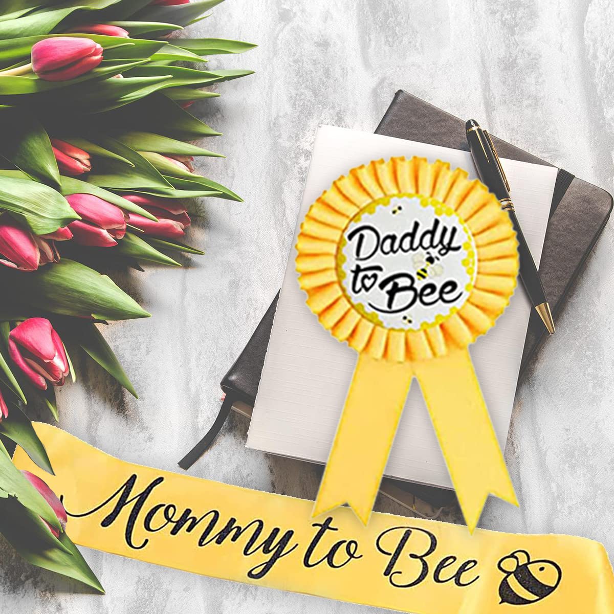 2 Packs Yellow Mommy to Bee Sash and Daddy to Bee Pin Tinplate Badge, Baby Shower Party Decoration with Cute Bee Pattern, Baby Welcome Party Gifts