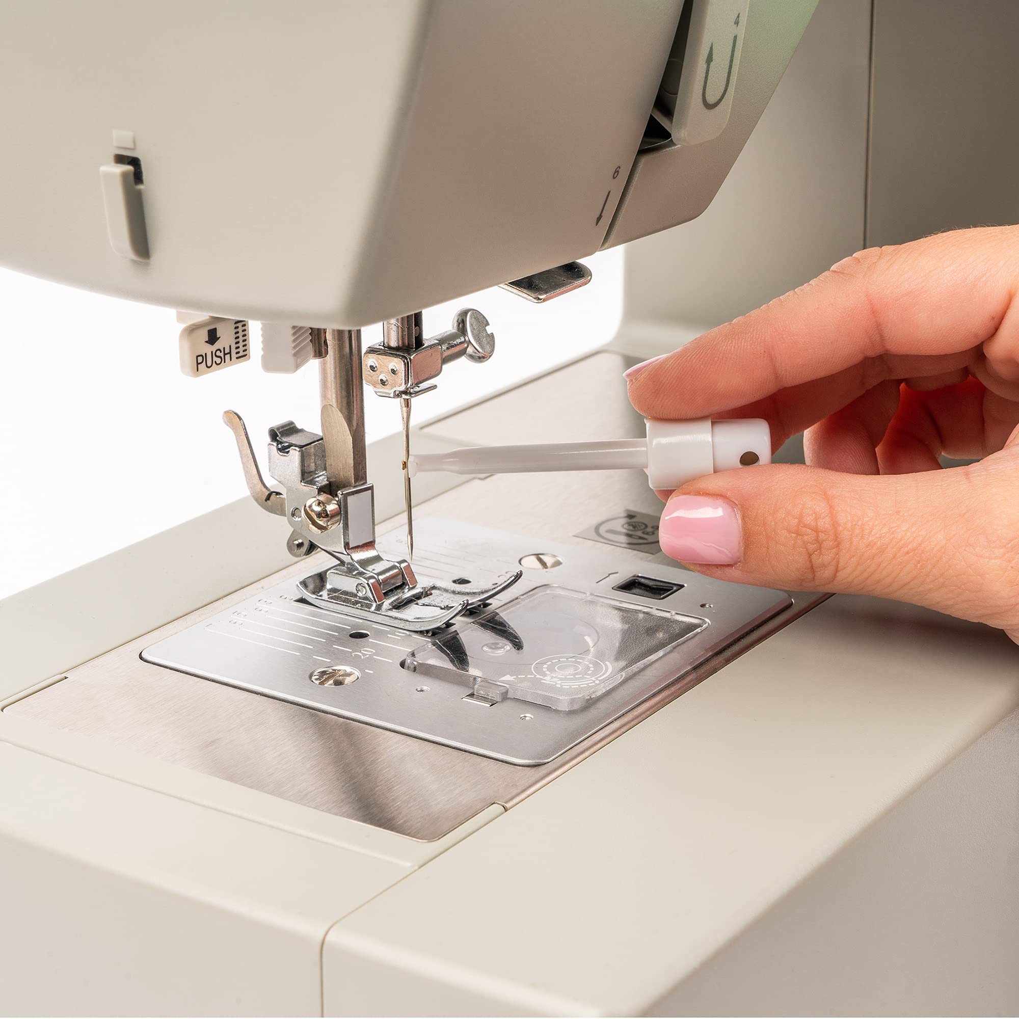 SINGER 00798 Universal Sewing Machine Needle Inserter, White