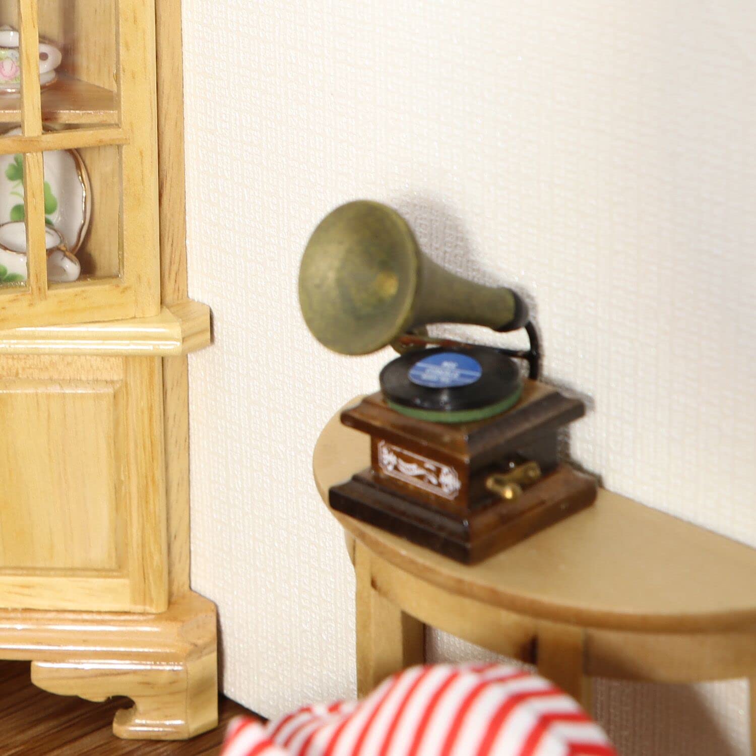 Miniature Phonograph &Telephone Dollhouse Accessories