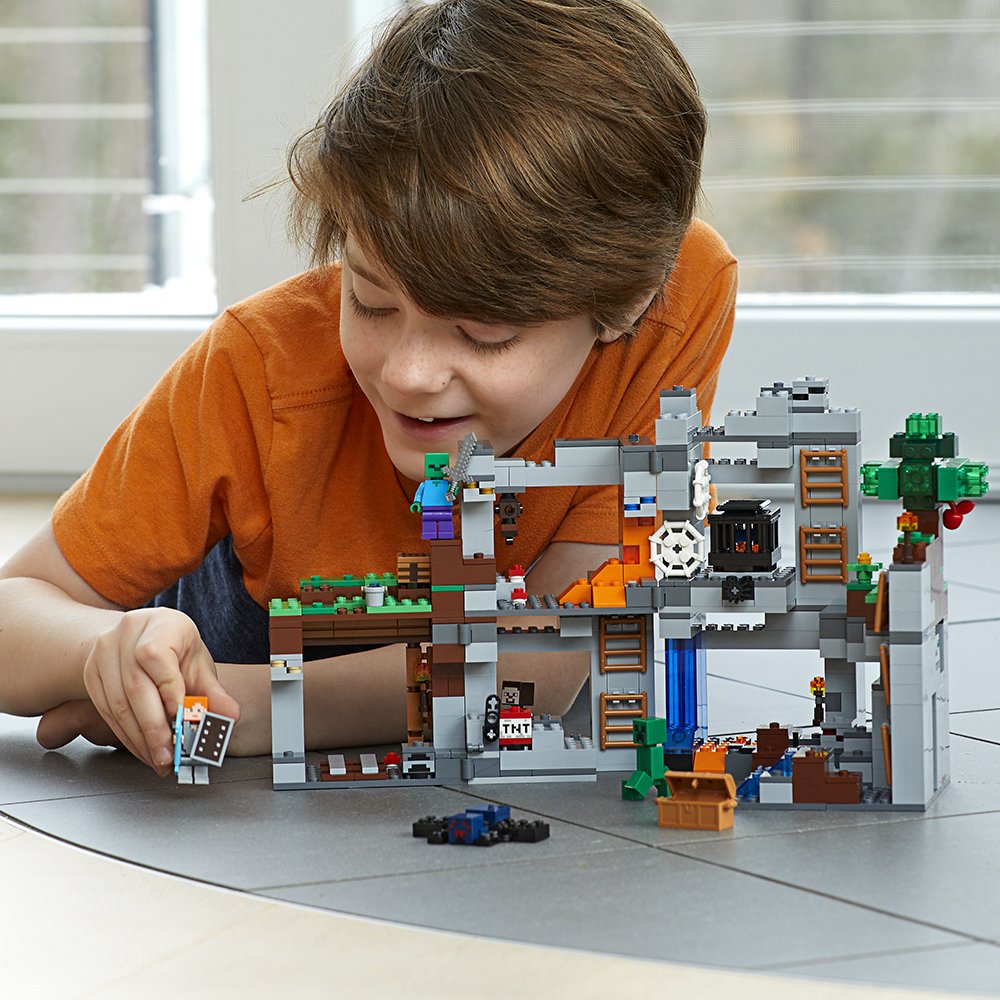 644 Piece LEGO Minecraft The Bedrock Adventures 21147 Building Kit 