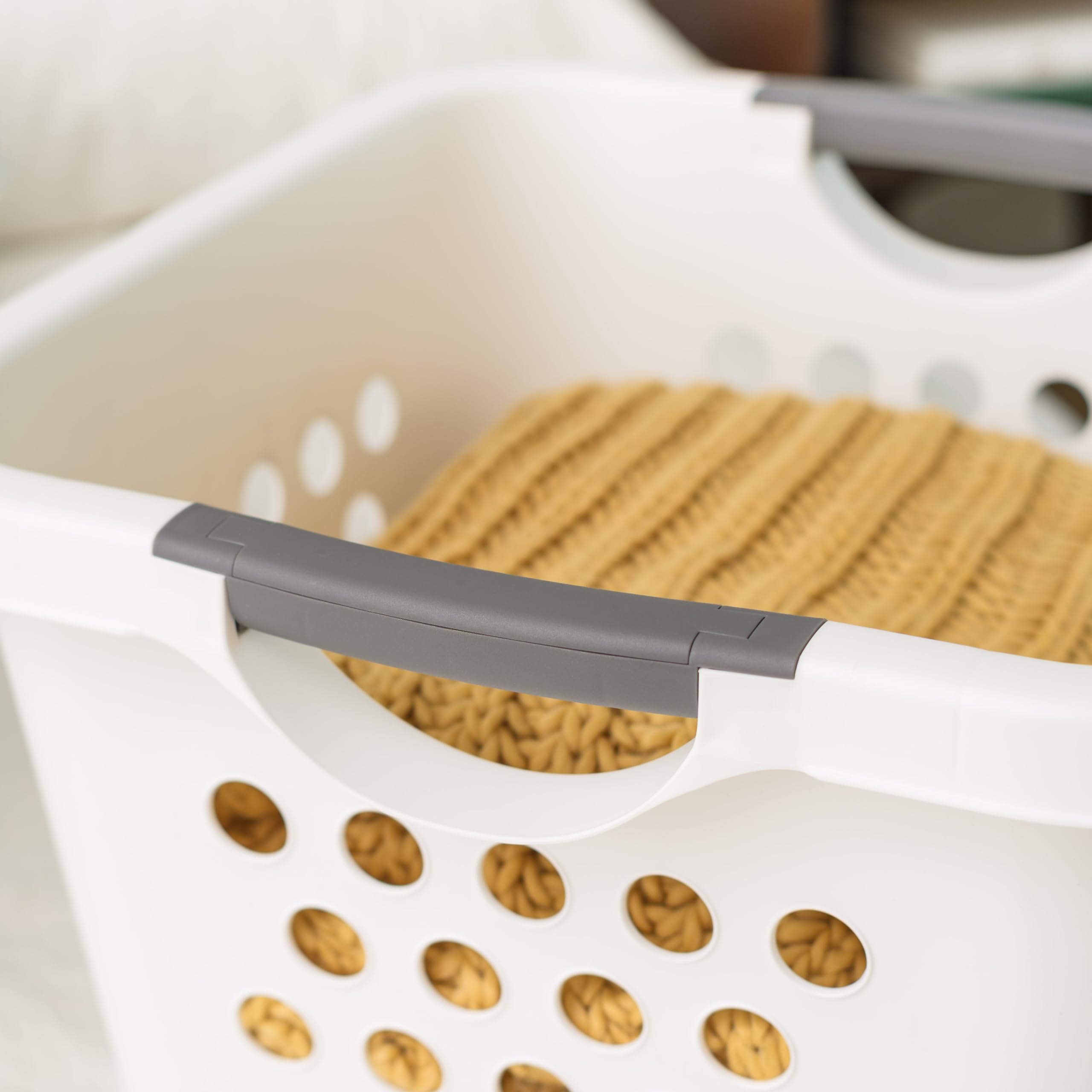 IRIS USA 30L Plastic Laundry Basket Hamper Organizer with Built-In Comfort Carry Handles, for Closet, Dorm, Laundry Room, Bedroom, Nestable, Ventilation Holes, 1 Pack, Medium, White