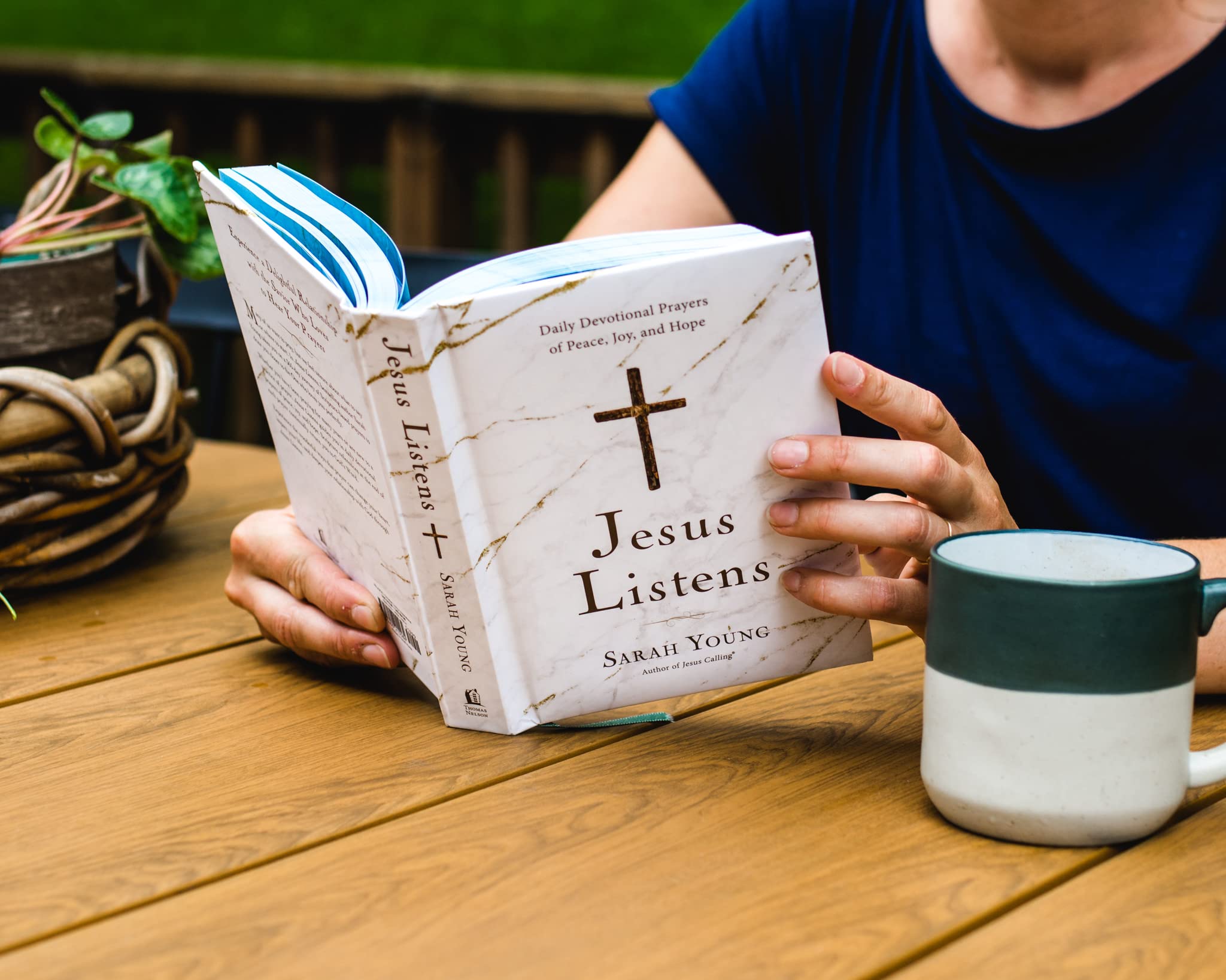 Jesus Listens: Daily Devotional Prayers of Peace, Joy, and Hope (the New 365-Day Prayer Book)