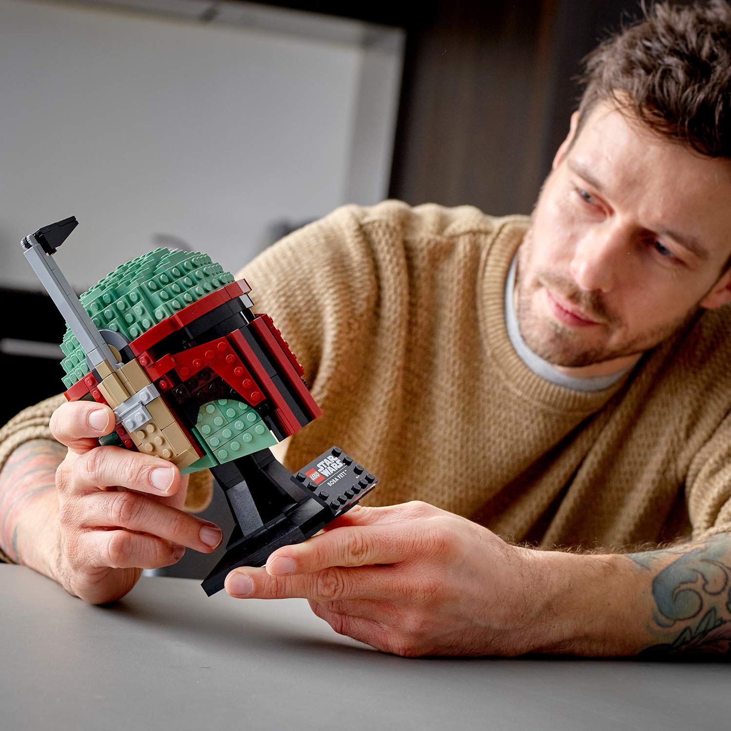 LEGO Star Wars 75277 Boba Fett Helmet Building Kit New IN HAND 