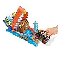 Hot Wheels Monster Trucks Arena Smashers Treasure Chomp Challenge Playset with 1:64 Scale Tiger Shark Toy Monster Truck & 1 Crushed Car