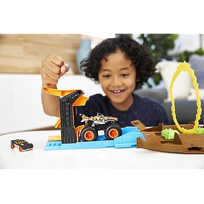  Hot Wheels Monster Trucks Stunt Tire Play Set Opens to Reveal  Arena with Launcher, 1 1:64 Scale Car & 1 Monster Truck, Portable Toy Gift  Set for Ages 4 to 8