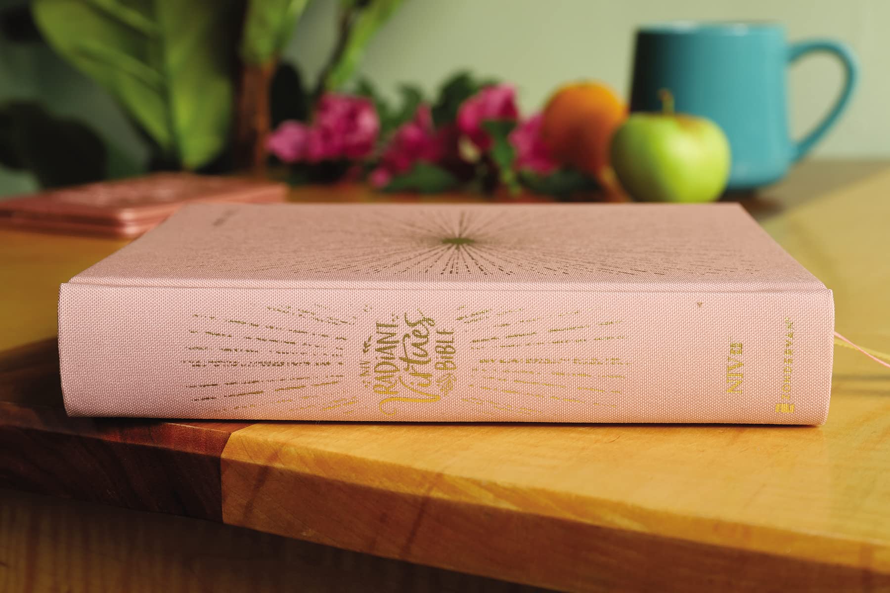 NIV, Radiant Virtues Bible: A Beautiful Word Collection, Cloth over Board, Pink, Red Letter, Comfort Print: Explore the virtues of faith, hope, and love