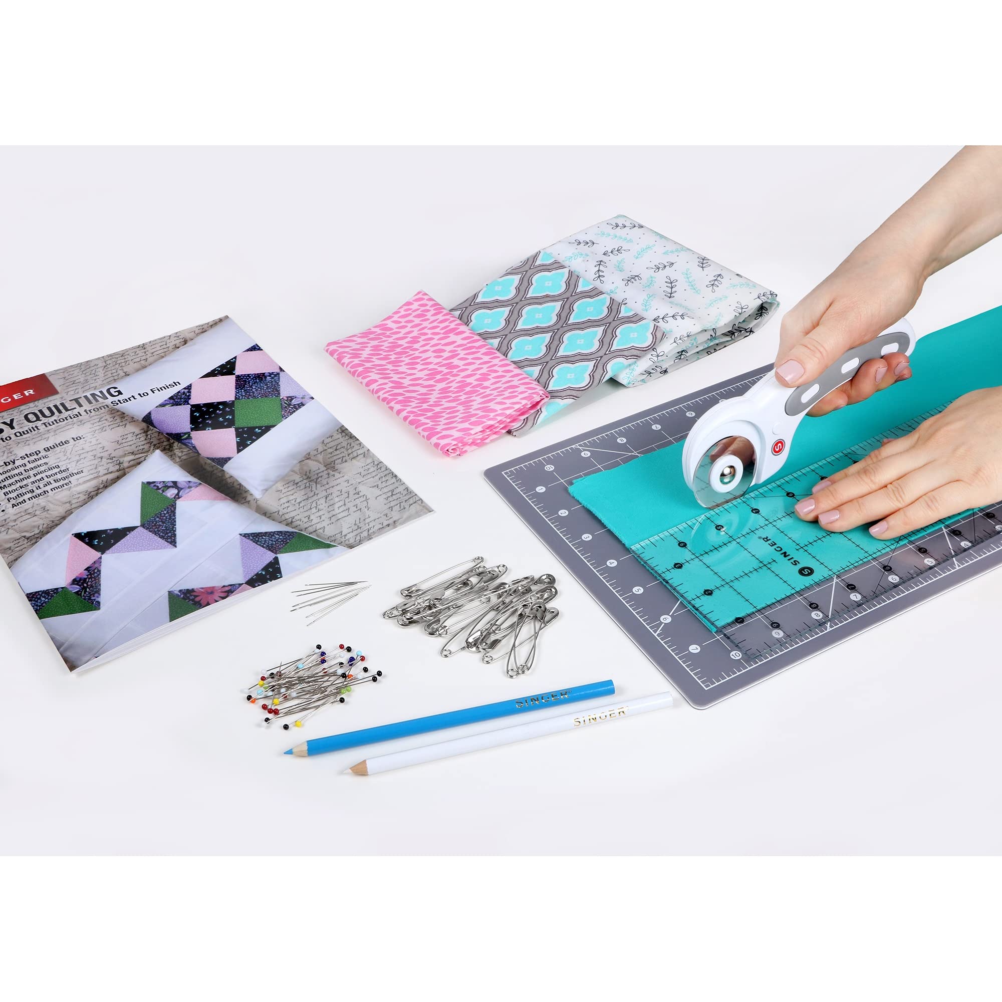 SINGER Learn to Quilt Sewing Kit for Beginners and Adults with Rotary Cutter, Cutting Mat, Acrylic Ruler, and More