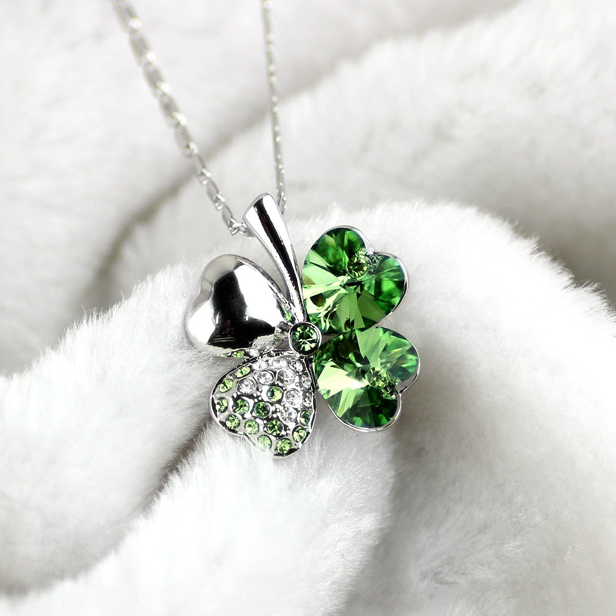 Merdia Four Leaf Clover Heart-shaped Crystal Pendant Necklace 16