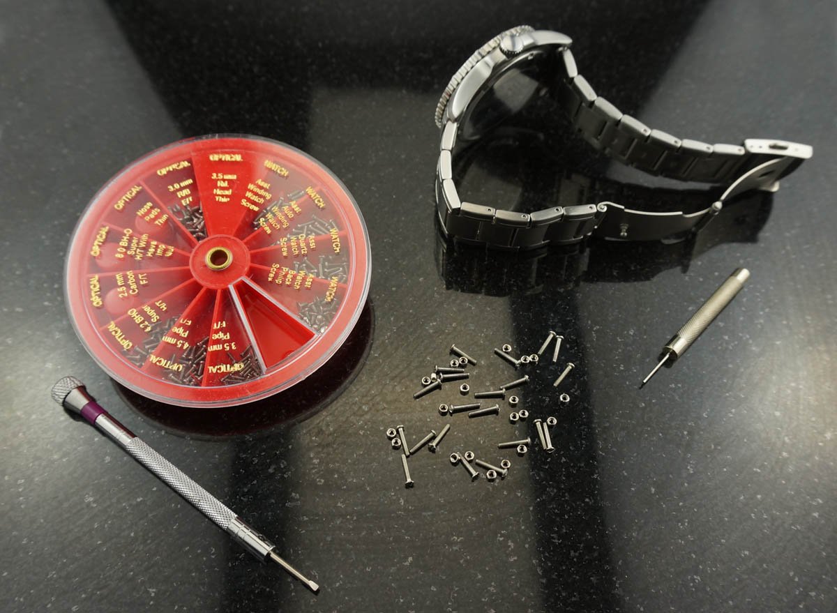 SE 250-Piece Set of Eyeglass and Watch Repair Screws with Revolving Organizer - JT69250