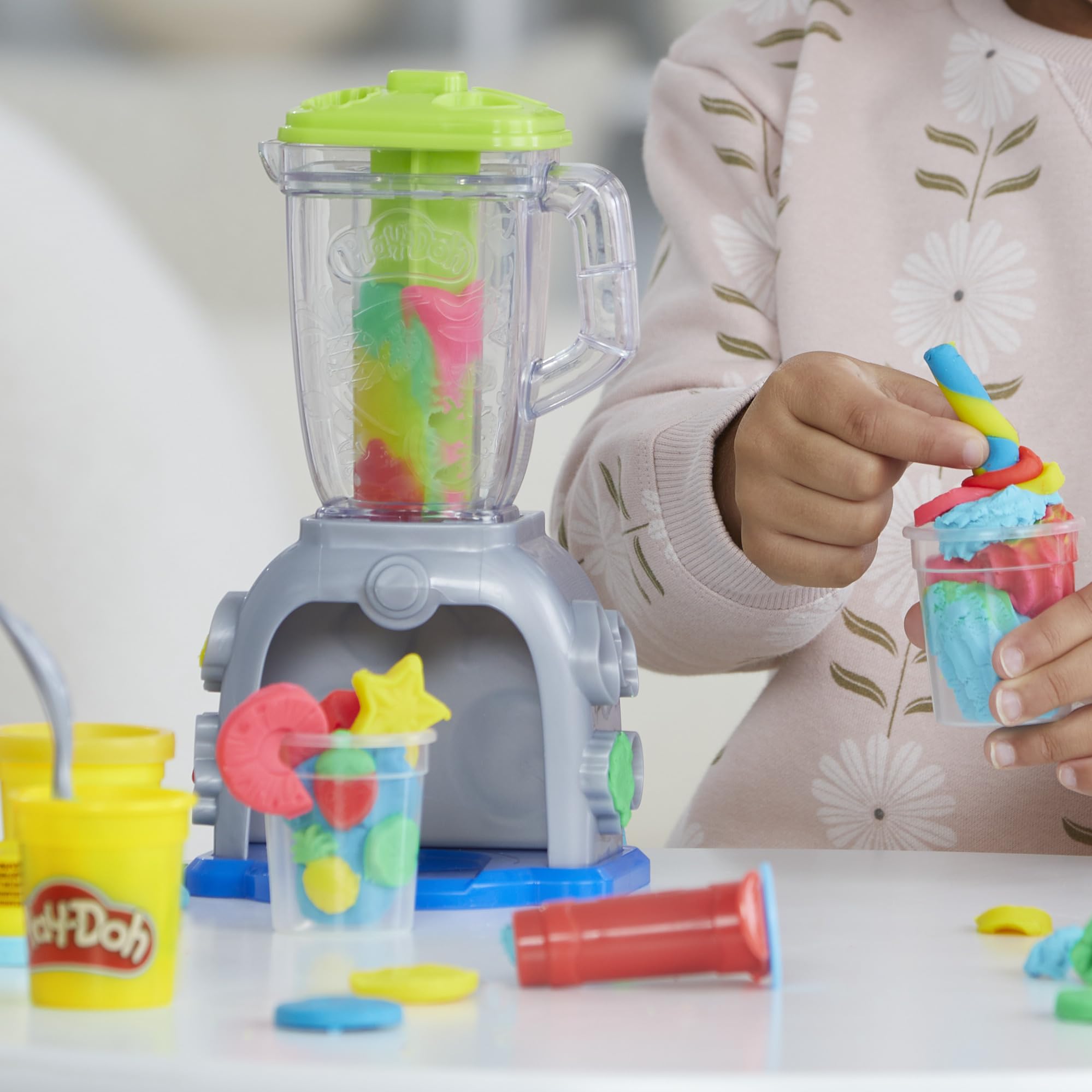 Play-Doh Swirlin' Smoothies Toy Blender Playset, Play Kitchen Appliances, Kids Arts and Crafts Toys for 3 Year Old Girls and Boys and Up