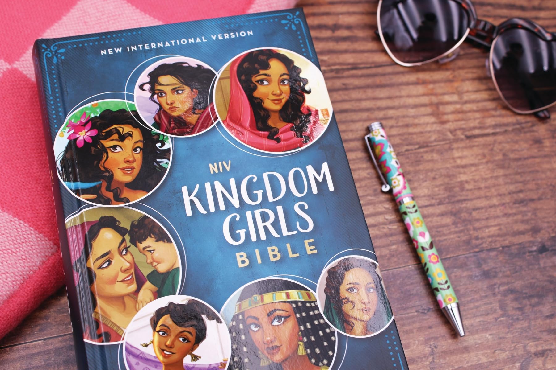 NIV, Kingdom Girls Bible, Full Color, Hardcover, Teal, Comfort Print: Meet the Women in God's Story