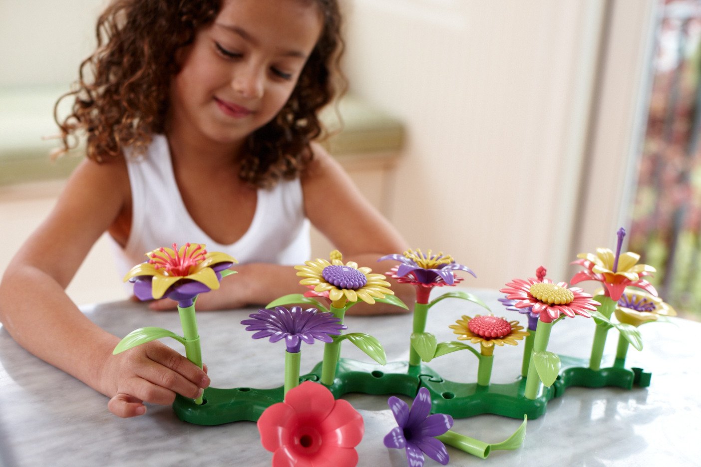 Green Toys Build-a-Bouquet Floral Arrangement Playset - BPA Free, Phthalates Free, Creative Play Toys for Gross Motors, Fine Motor Skill Development. Toys and Games