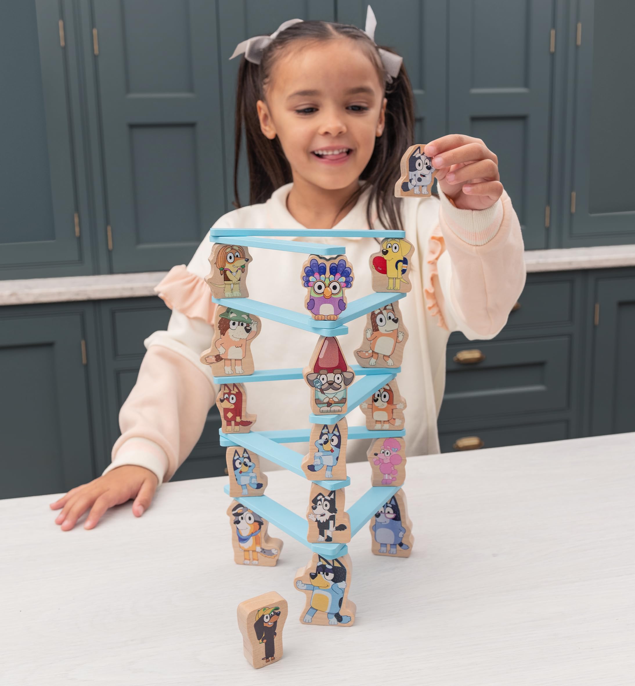 BLUEY – Wooden Stacking Game – 25 Build and Balance Pieces with Characters and Sticks in a Storage Tube – FSC Certified for Children 3 Years and Up