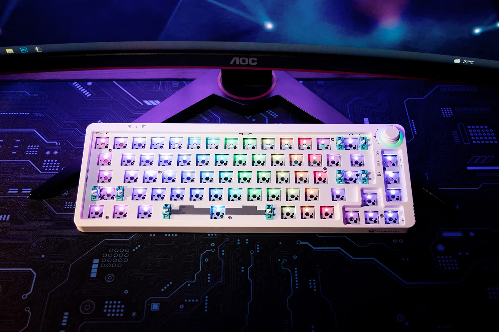 Bộ phím cơ máy tính GK GAMAKAY LK67 65% RGB Modular DIY, 67 phím - Với thiết kế modul hóa tiên tiến, bộ phím cơ máy tính GK GAMAKAY LK67 65% RGB Modular DIY, 67 phím luôn đáp ứng tất cả các nhu cầu của bạn. Với chất lượng bền bỉ và sự phối hợp tinh tế giữa các màu sắc, bộ phím này sẽ là lựa chọn hoàn hảo cho các game thủ hay người sáng tạo đang tìm kiếm sự hoàn hảo về cảm giác gõ phím.
