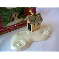 Hallmark Keepsake Ornament Woodstock On Doghouse 1st in Snoopy Christmas Series 2000