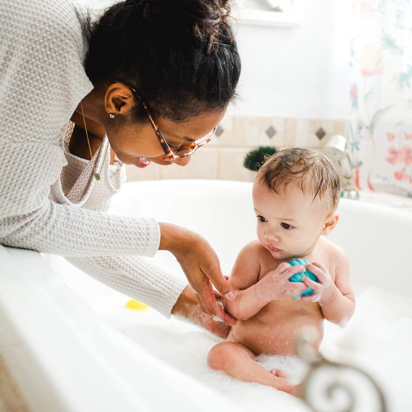 Aveeno Baby Eczema Therapy Soothing Bath Treatment for Relief of Dry, Itchy and Irritated Skin, Made with Soothing Natural Colloidal Oatmeal, 5 ct.