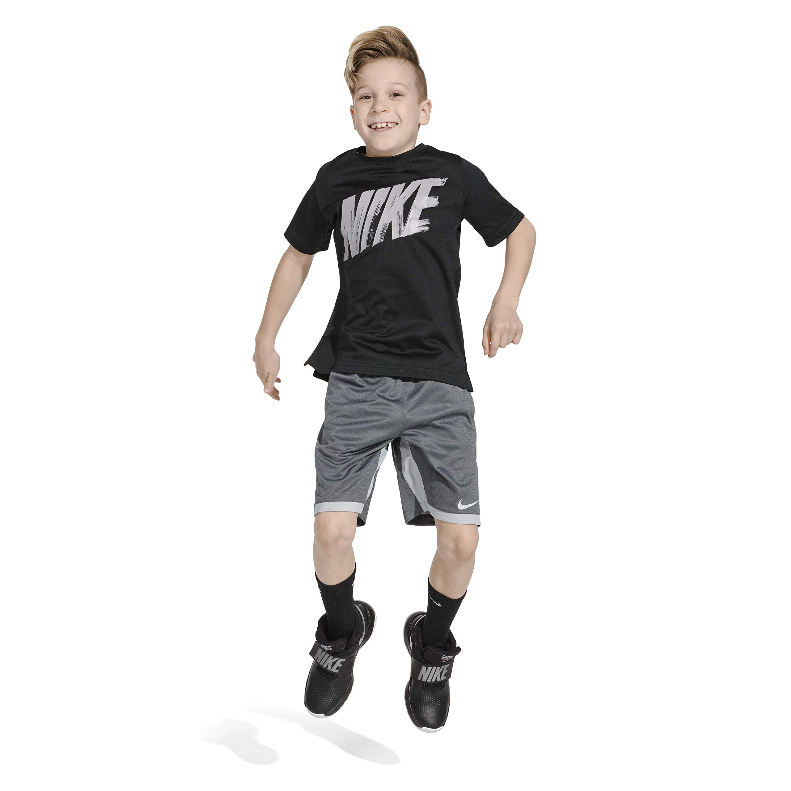 Nike Kids Boy's Dry Training Short (Big Kids)